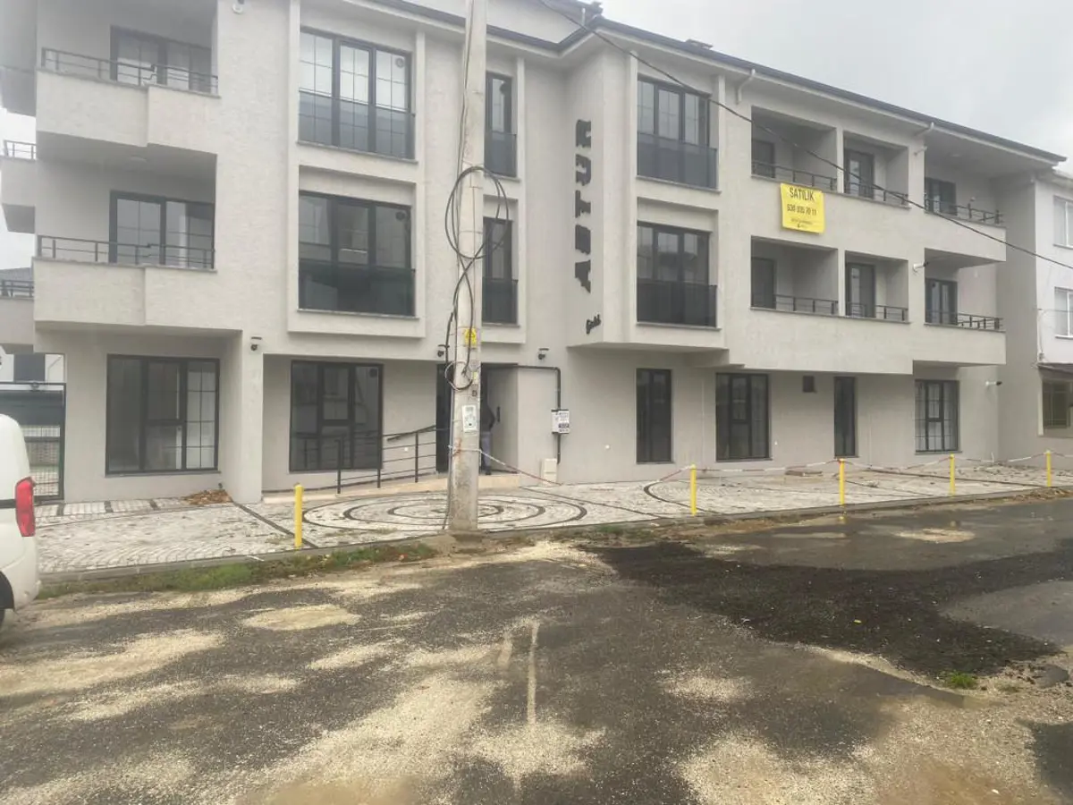 Demir Çınarlı Apt.